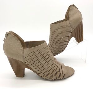 Dana Buchman Tan Cage Sandals - 7.5